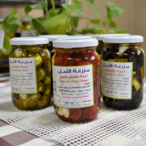 مرطبان لبنة كرات بالزيت بالنكهات